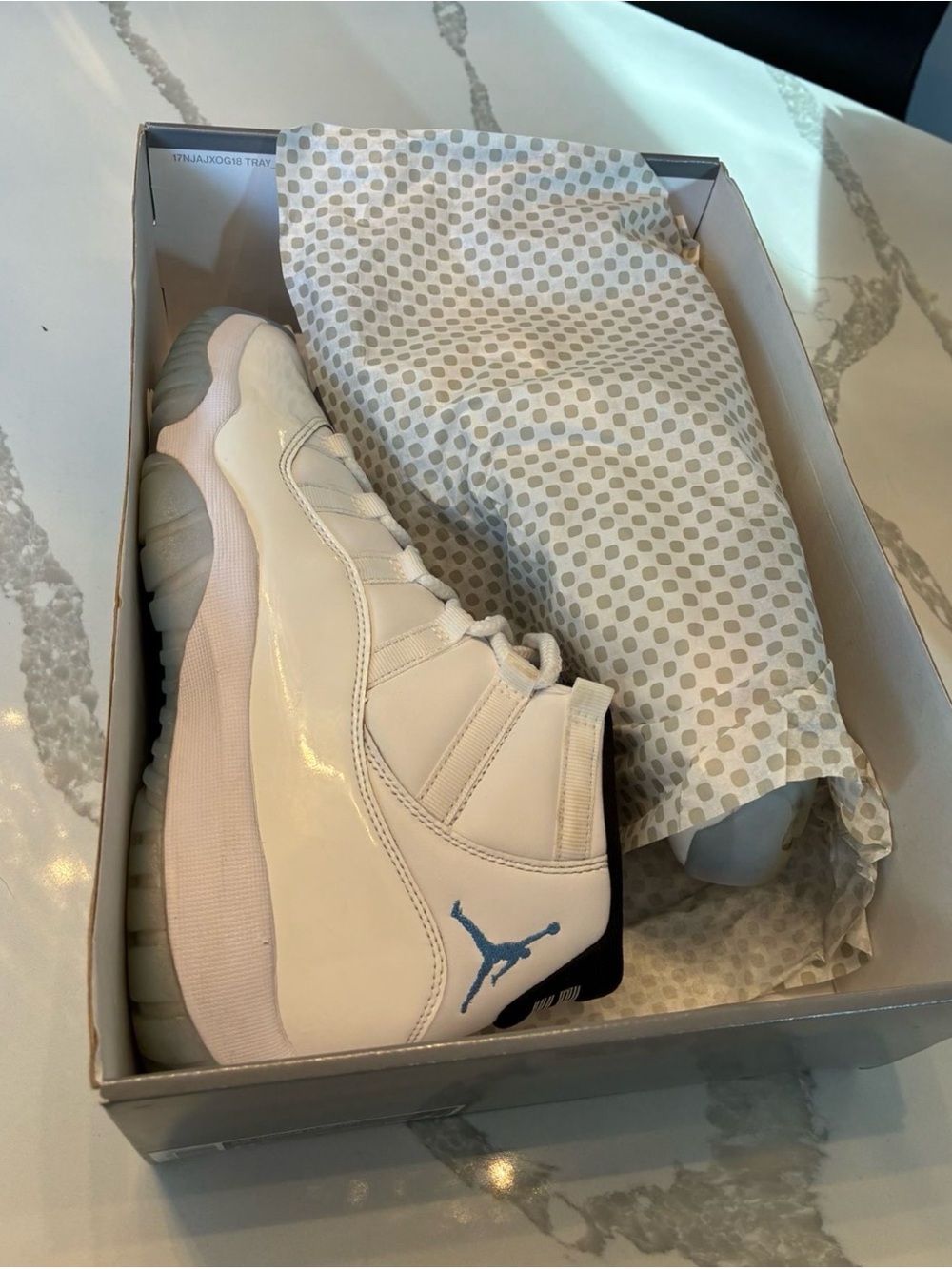 Jordan 11 Legend Blue Size 8.5